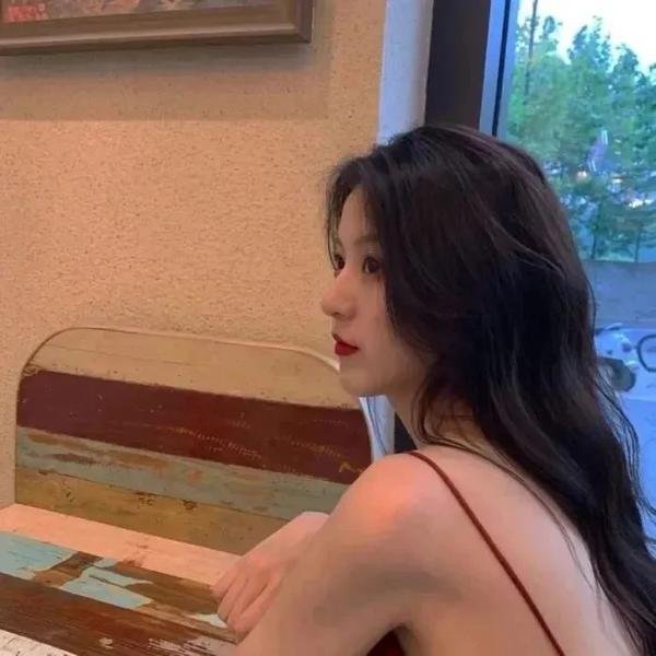 只能亲吻不幸同学了！